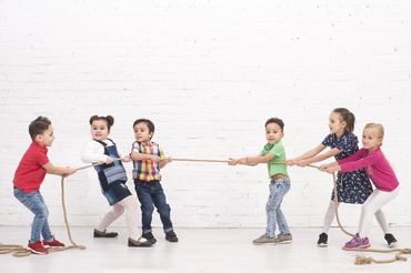 Învaţă-ţi preşcolarul să se comporte frumos. Cele mai eficiente jocuri