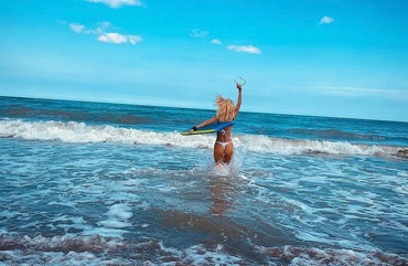 Atenție! Mămici celebre la apă - GALERIE FOTO