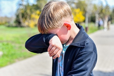 ”Când mama îmi spune că e ok să plâng, iar tata zice că băieții nu plâng. Eu ce fac?”