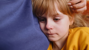 Cum să NU transmiți anxietatea ta despre școală copilului tău