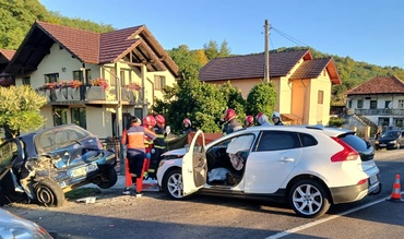 Un copil de 3 ani a murit într-un accident grav pe Valea Oltului. Nu era asigurat în scaun