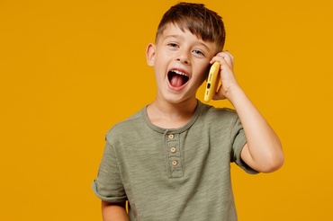 Un copil din Dolj a sunat la 112 și a comandat o pizza, în urma unei provocări online. Ce amendă a primit reprezentantul său legal