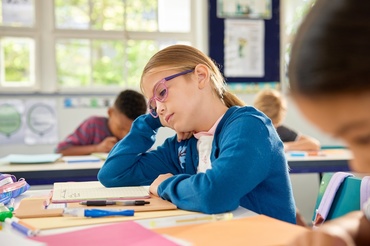 Când copilul e jignit în colectivitate. Îl învăț să se apere singur, chiar dacă sufletul meu urlă să-l protejeze