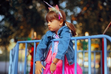 Copilul „prea cuminte”: semnalul tăcut al unei suferințe emoționale