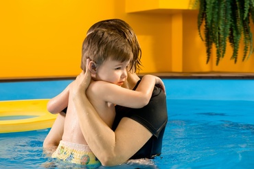 „Nu mai vreau să merg la înot." Când insistăm, când ne oprim?