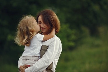 Ce să faci în primele 20 de minute după ce iei copilul mic de la grădiniță, pentru a-l ajuta să se regleze emoțional
