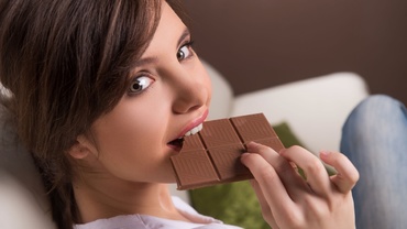 Analgezic… dulce! Ciocolata care scapă femeile de dureri menstruale